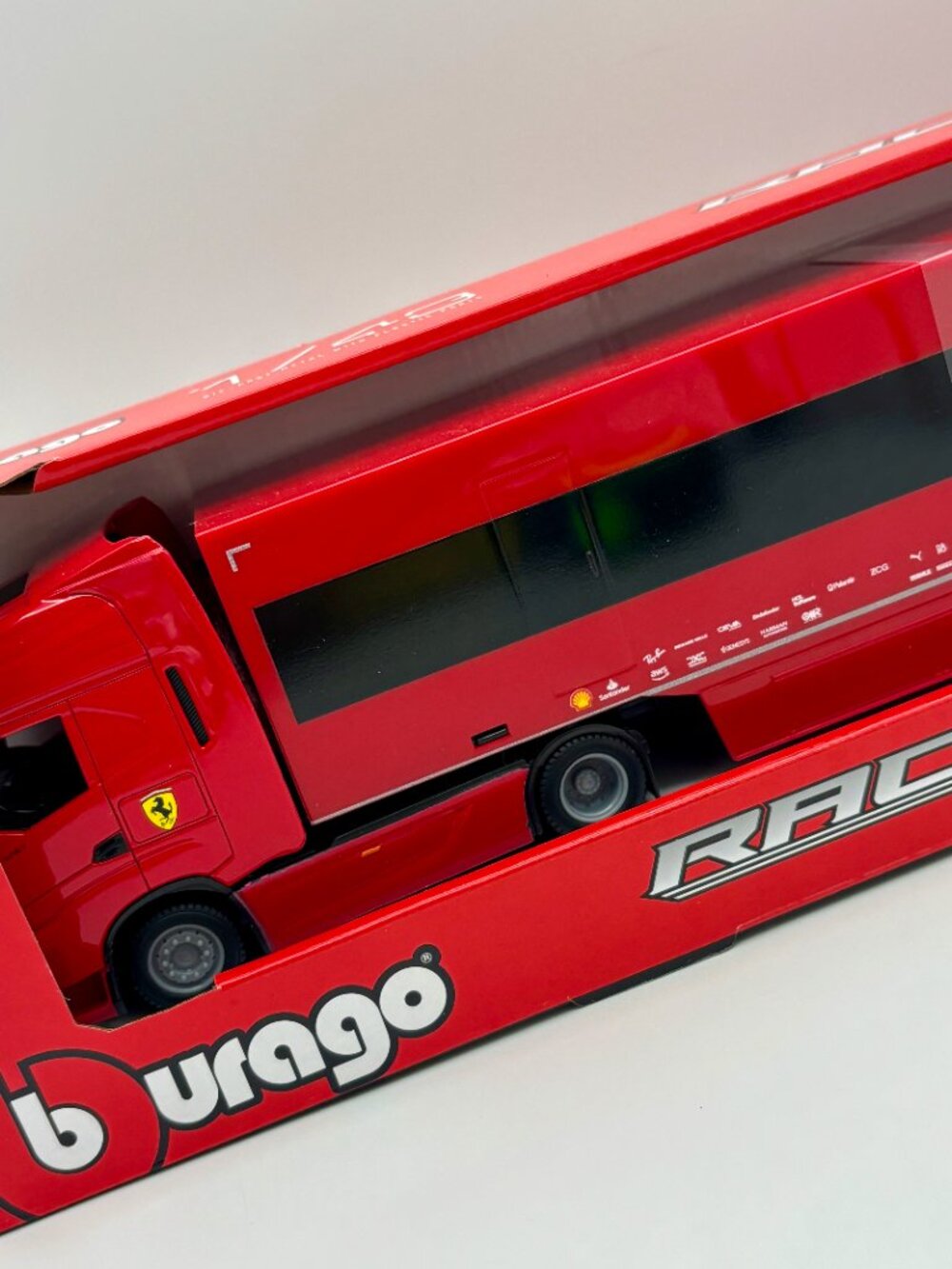 Maisto Bburago Formula 1 Ferrari F1 Racing Transporter Semi Truck w/ SF-24 Car